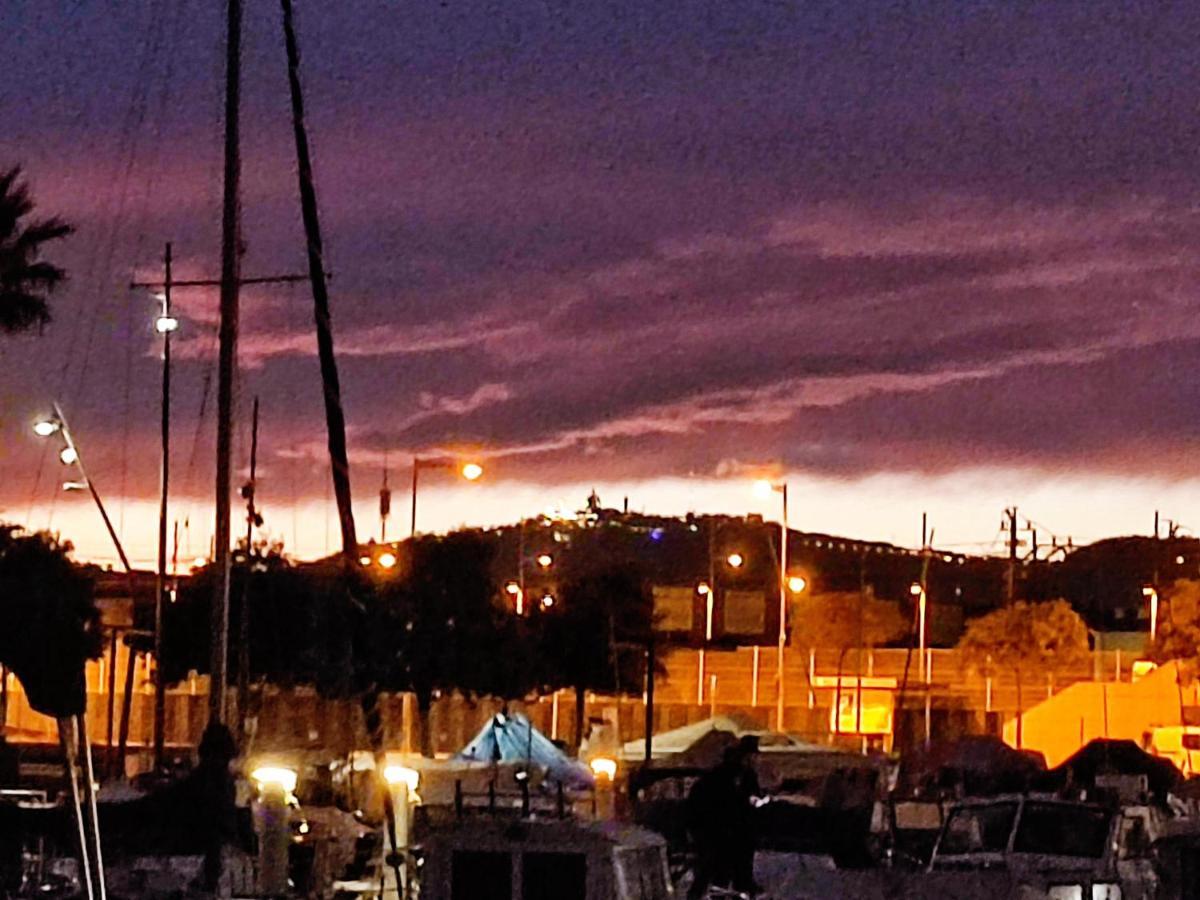 Hospedaje Dado De Baja Badalona Dış mekan fotoğraf
